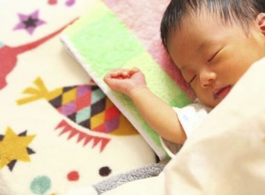 赤ちゃんの睡眠と寝具は吸水性と速乾性の高さがカギ！防水パッドシーツ