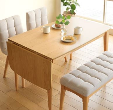 家具のアドバイザー・・・ご高齢の方が多いのは?