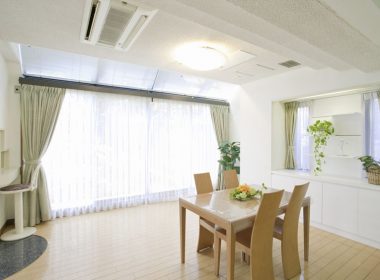 部屋の印象がガラリと変わる家具に合わせたカーテンコーデ