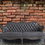 西洋風コーデスタイルにマッチするクラシカルなカウチソファ