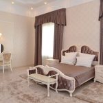 猫脚や象嵌細工が魅力なイタリア製サイドテーブルで高級感を演出