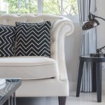 コーデが難しい黒サイドテーブルをリビングに取り入れるテクニック