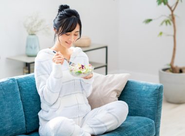 外して洗える！カバーリングソファで楽しむダイニングコーデ