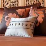 海外のベッドメイキングに学べ！高級ホテルみたいな枕の配置とその役割2