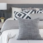 寝室を彩るおしゃれな枕カバーとベッドメイクコーディネート1