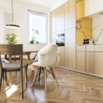 配色の工夫によってスタイルを変えるダイニングの演出コーディネート１