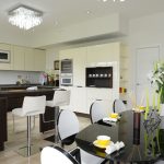 モダンダイニングには欠かせないガラスやクロームのダイニングテーブルの選び方１