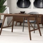 ウォールナットのデスク